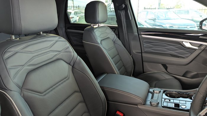 2025 VOLKSWAGEN Touareg R-LINE