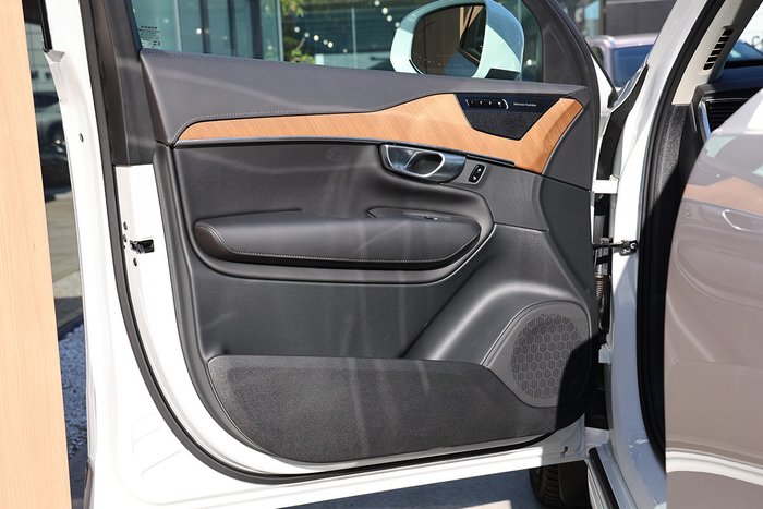 2023 Volvo XC90 Ultimate B5 Bright