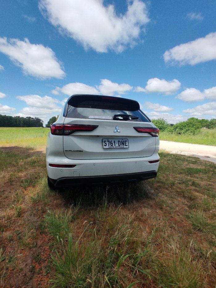 2023 Mitsubishi Outlander ES