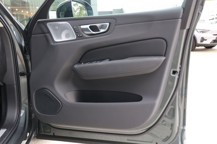 2026 Volvo XC60 Ultra T8 Plug-In Hybrid Dark