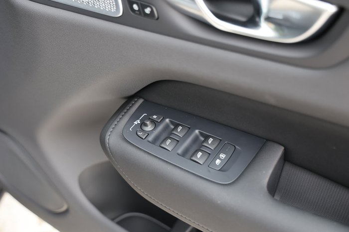 2026 Volvo XC60 Ultra T8 Plug-In Hybrid Dark