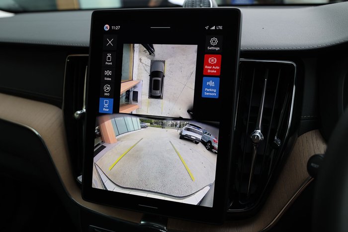 2026 Volvo XC60 Ultra T8 Plug-In Hybrid Dark