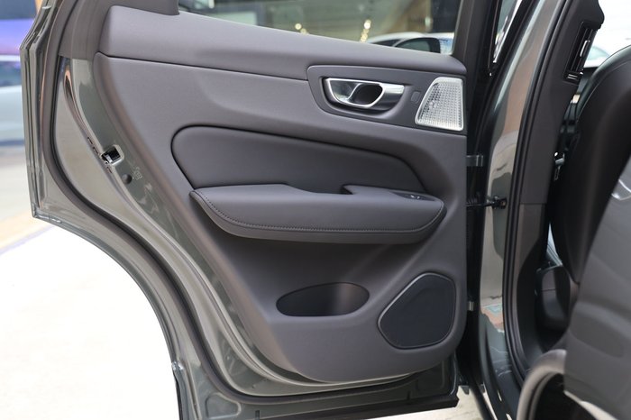 2026 Volvo XC60 Ultra T8 Plug-In Hybrid Dark