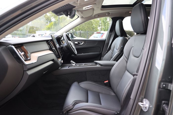 2026 Volvo XC60 Ultra T8 Plug-In Hybrid Dark