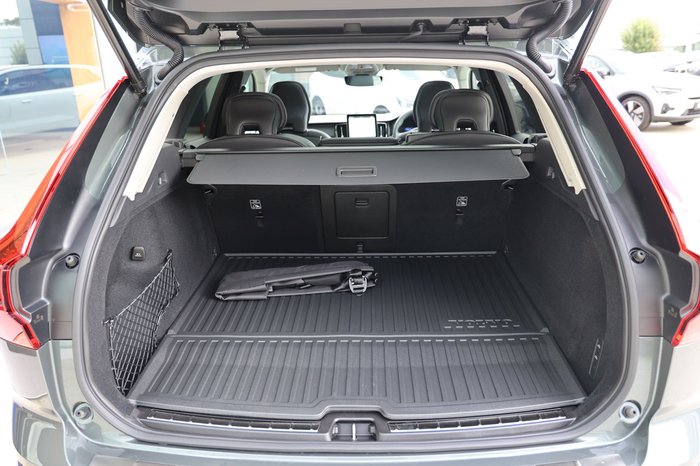 2026 Volvo XC60 Ultra T8 Plug-In Hybrid Dark