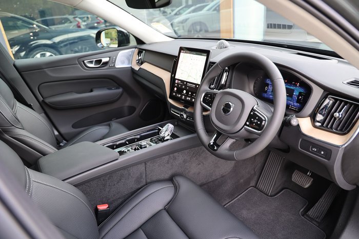 2026 Volvo XC60 Ultra T8 Plug-In Hybrid Dark