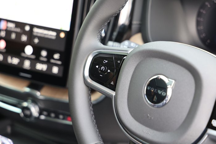 2026 Volvo XC60 Ultra T8 Plug-In Hybrid Dark