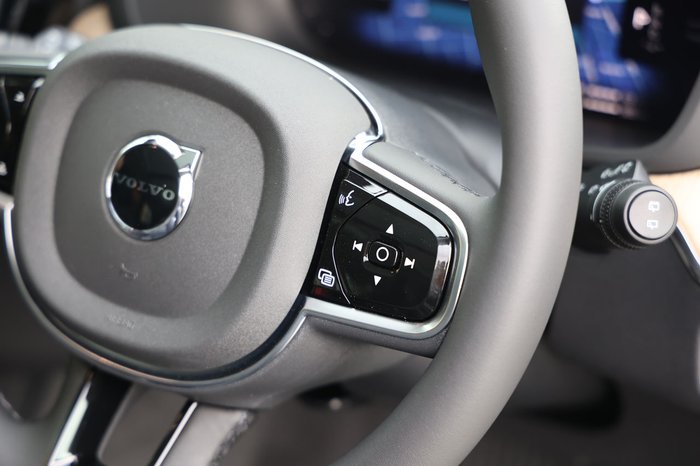 2026 Volvo XC60 Ultra T8 Plug-In Hybrid Dark