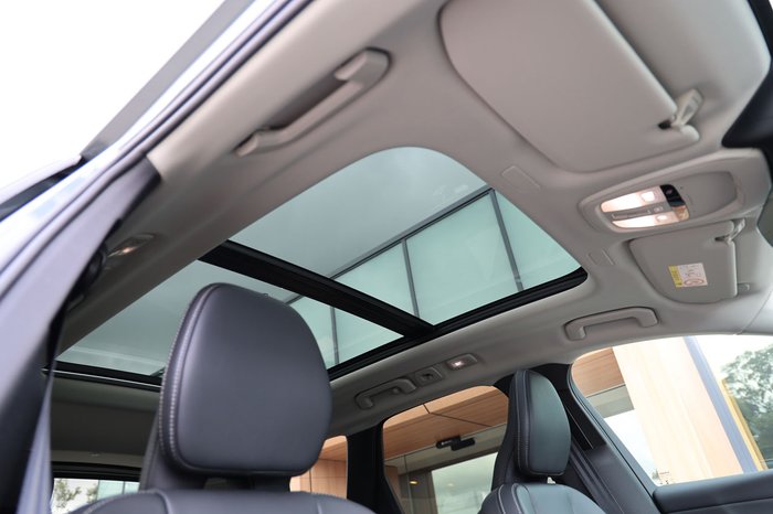 2026 Volvo XC60 Ultra T8 Plug-In Hybrid Dark