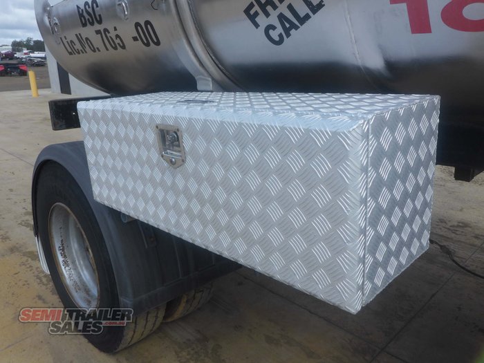 2001 Custom 4,000 Litre Aluminium Dog Tanker