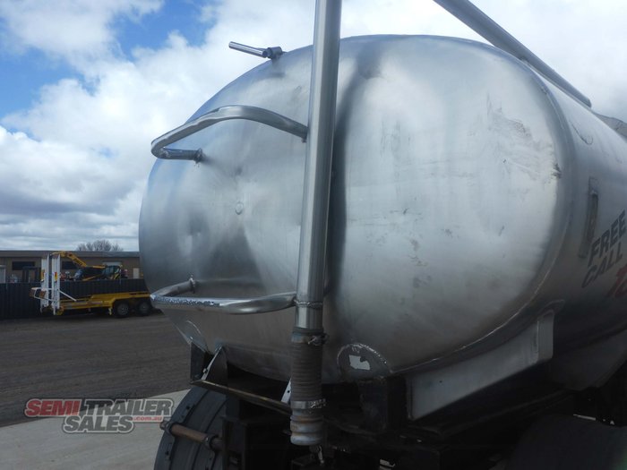 2001 Custom 4,000 Litre Aluminium Dog Tanker