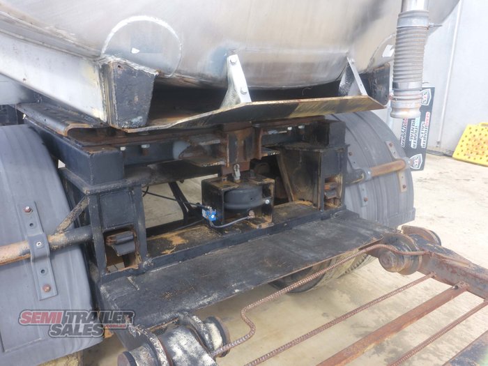 2001 Custom 4,000 Litre Aluminium Dog Tanker