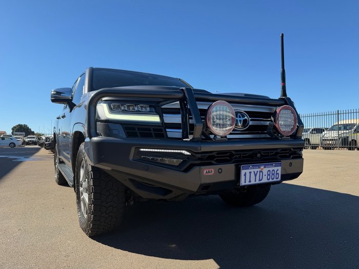 2023 Toyota LANDCRUISER Sahara Graphite