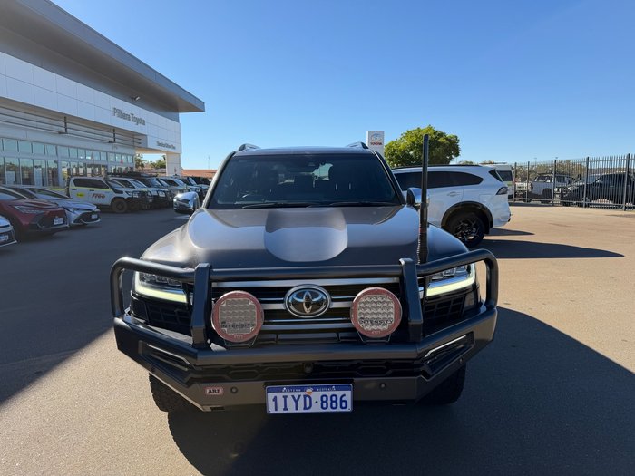 2023 Toyota LANDCRUISER Sahara Graphite