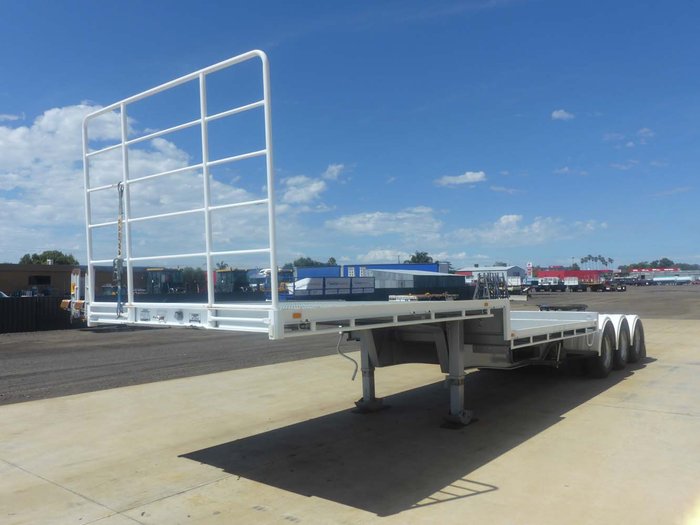 2010 Maxitrans Semi 12 Pallet Drop Deck - RENTAL