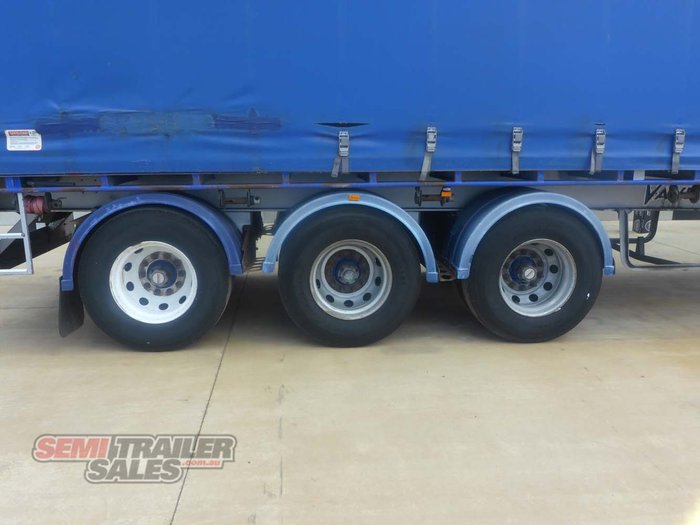 2010 Vawdrey 22 Pallet Curtainsider Road Train Lead