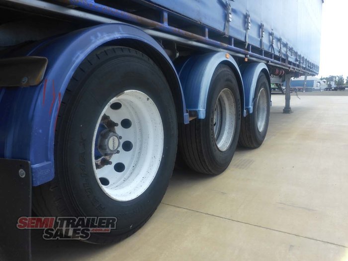 2010 Vawdrey 22 Pallet Curtainsider Road Train Lead