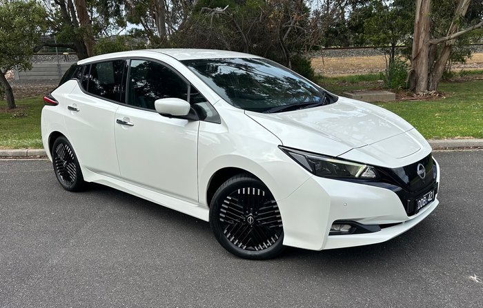 2023 NISSAN LEAF