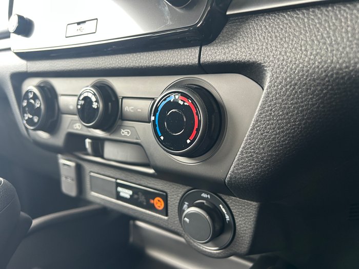 2025 Mazda BT-50 XS
