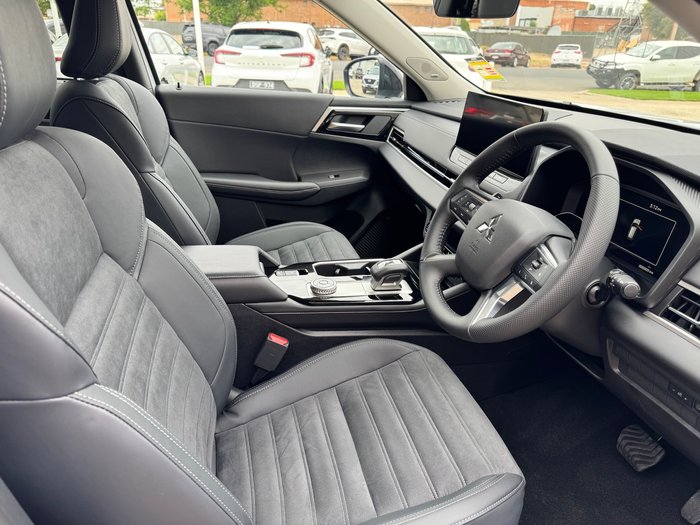 2025 MITSUBISHI Outlander LS