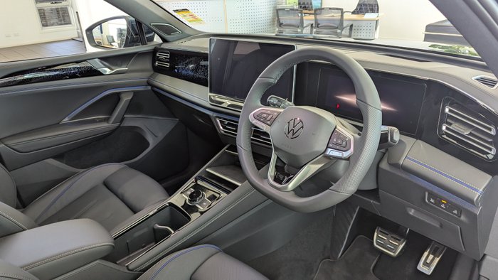 2025 VOLKSWAGEN Tiguan R-LINE