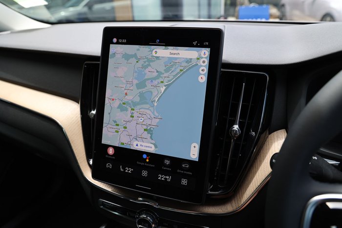 2025 Volvo XC60 Plus T8 Plug-In Hybrid Dark