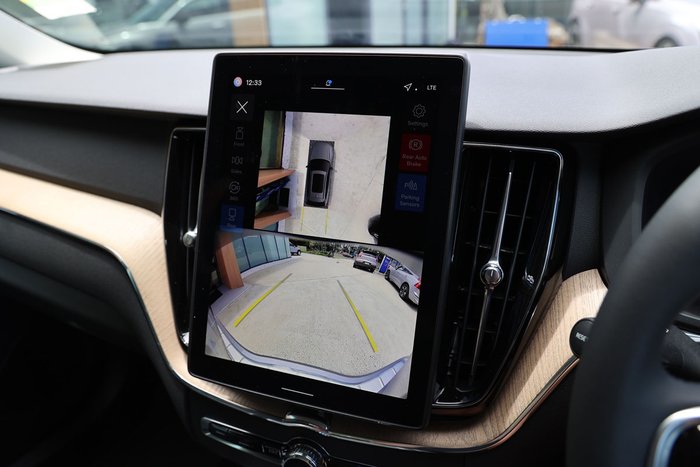 2025 Volvo XC60 Plus T8 Plug-In Hybrid Dark