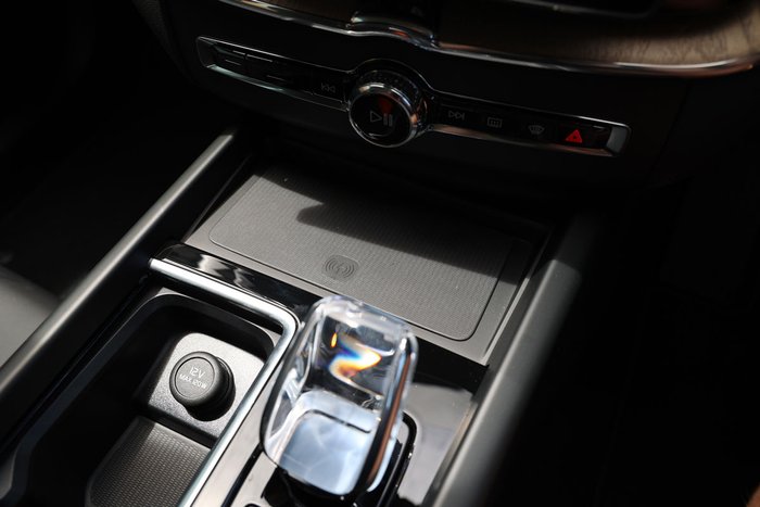 2025 Volvo XC60 Plus T8 Plug-In Hybrid Dark