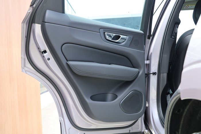 2025 Volvo XC60 Plus T8 Plug-In Hybrid Dark