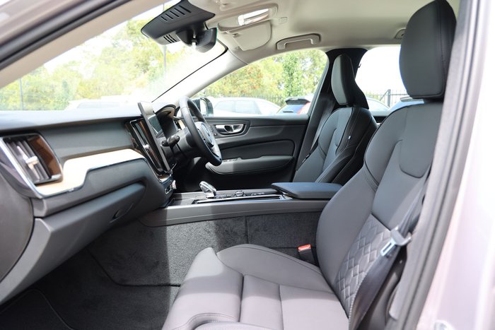 2025 Volvo XC60 Plus T8 Plug-In Hybrid Dark