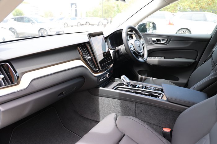 2025 Volvo XC60 Plus T8 Plug-In Hybrid Dark