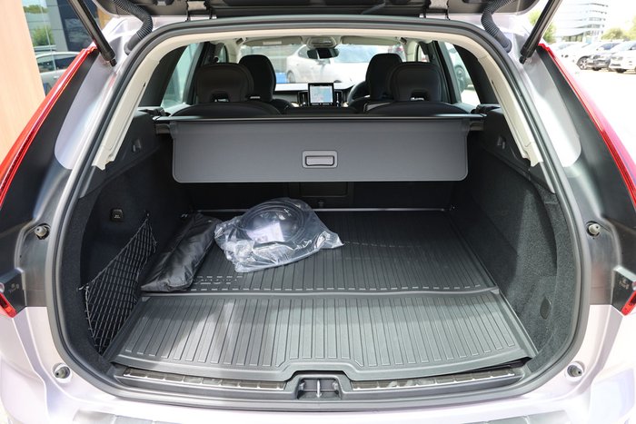 2025 Volvo XC60 Plus T8 Plug-In Hybrid Dark