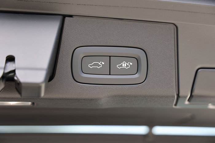 2025 Volvo XC60 Plus T8 Plug-In Hybrid Dark