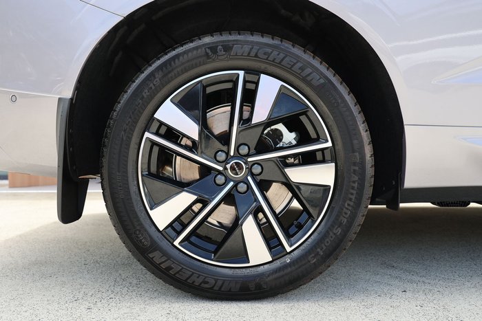 2025 Volvo XC60 Plus T8 Plug-In Hybrid Dark