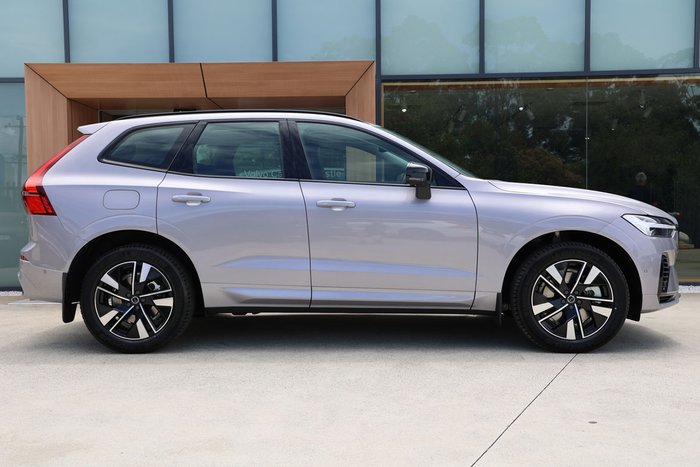 2025 Volvo XC60 Plus T8 Plug-In Hybrid Dark