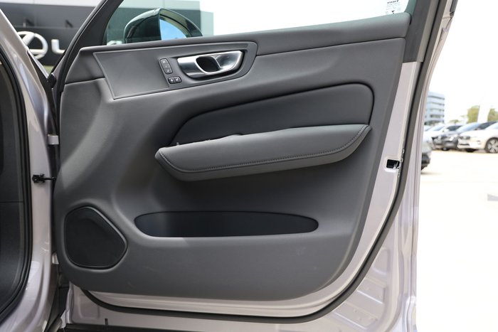 2025 Volvo XC60 Plus T8 Plug-In Hybrid Dark