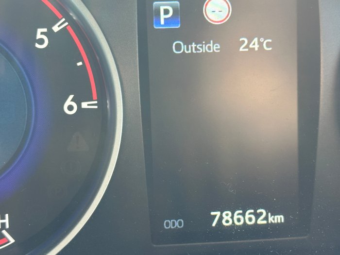 2019 TOYOTA HILUX SR (4x4)