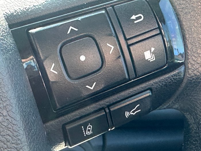 2019 TOYOTA HILUX SR (4x4)