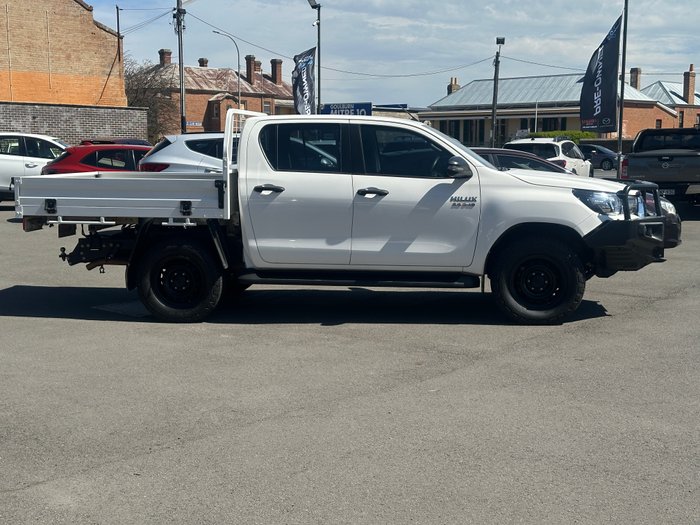 2019 TOYOTA HILUX SR (4x4)