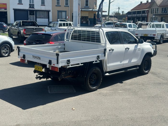2019 TOYOTA HILUX SR (4x4)
