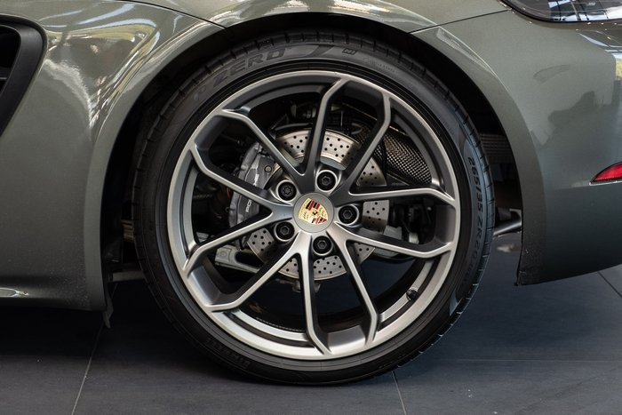 2024 Porsche 718 Cayman Style Edition