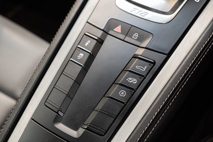 2024 Porsche 718 Cayman Style Edition