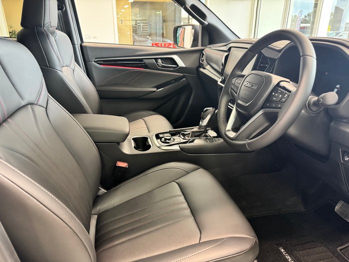 2026 ISUZU MU-X XT