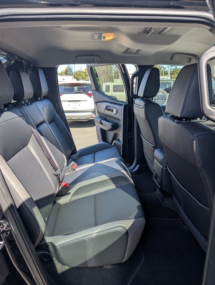 2025 NISSAN NAVARA ST-X