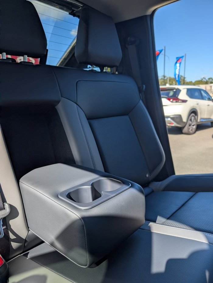 2025 NISSAN NAVARA ST-X