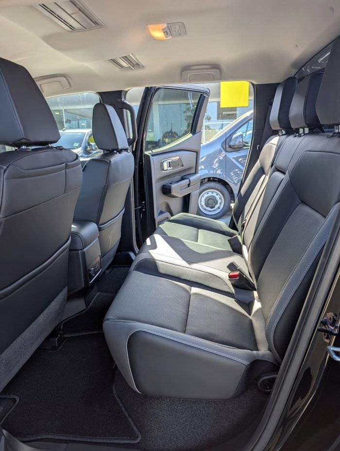 2025 NISSAN NAVARA ST-X