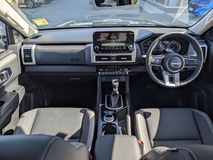 2025 NISSAN NAVARA ST-X