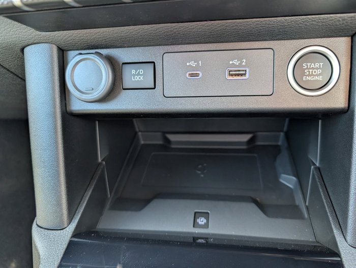 2025 NISSAN NAVARA ST-X