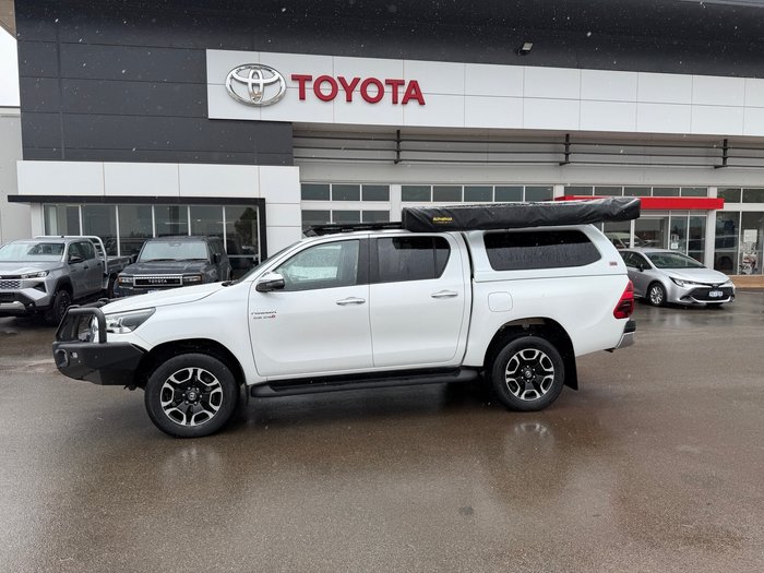 2023 Toyota Hilux SR5