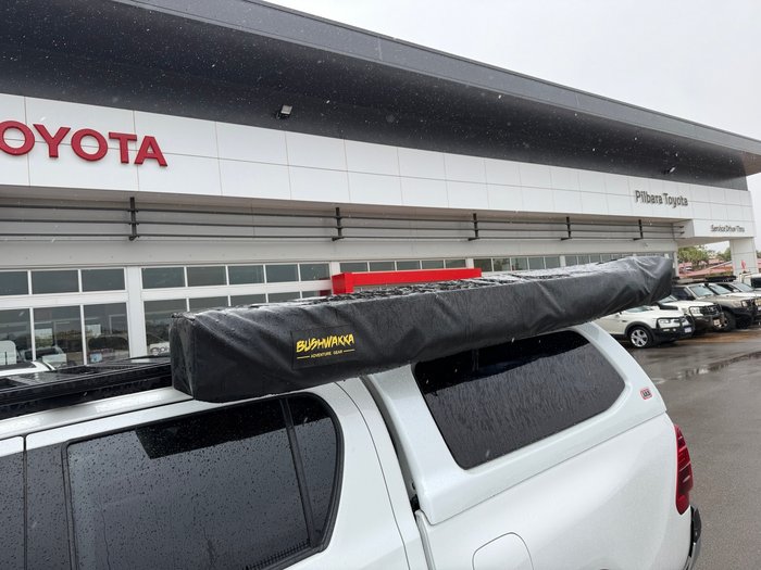 2023 Toyota Hilux SR5